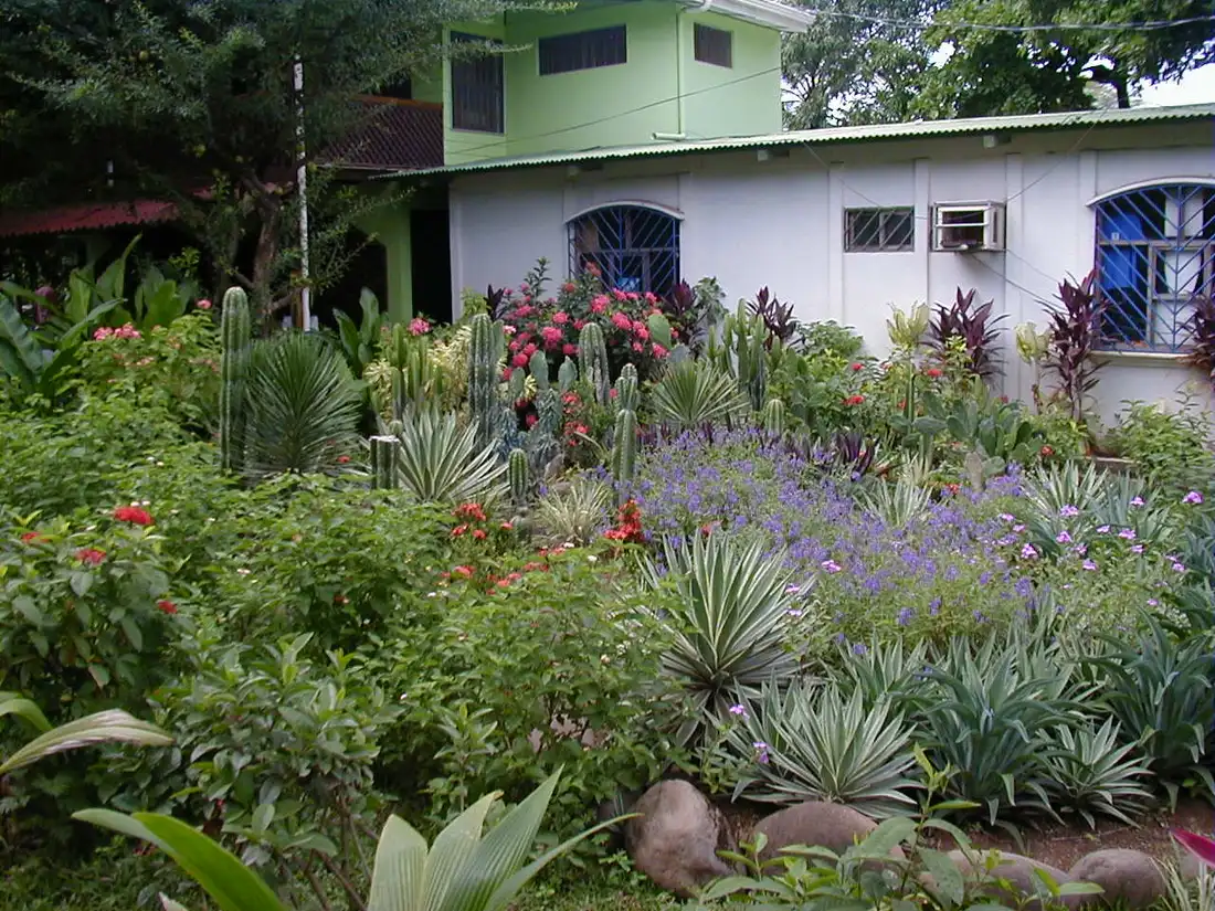 Garden gazebo and grounds at Cabinas Marielos, Tamarindo, Costa Rica